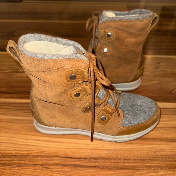 Sorel Joan Explorer Boot Size 8 - Picture 4 of 6